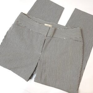 Ann Taylor LOFT Gray White Seersucker Mid Rise Back Pockets Crop Casual Pants 6
